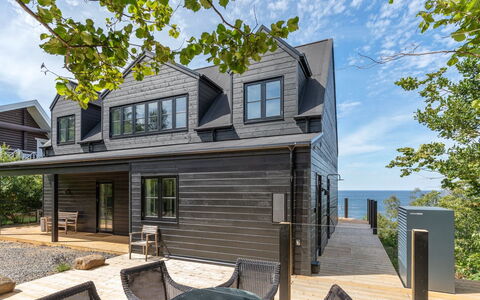 Thormoth - 200M from the Sea: Meubles, Design Intérieur, Chaise, Sol, Table, Recours, Sol, Plafond, Pièce, Eco Hôtel