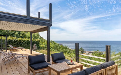 Thormoth - 200M from the Sea: Meubles, Design Intérieur, Chaise, Sol, Table, Recours, Sol, Plafond, Pièce, Eco Hôtel