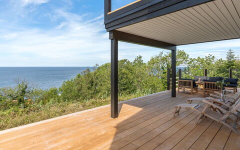 Thormoth - 200M from the Sea: Meubles, Design Intérieur, Chaise, Sol, Table, Recours, Sol, Plafond, Pièce, Eco Hôtel