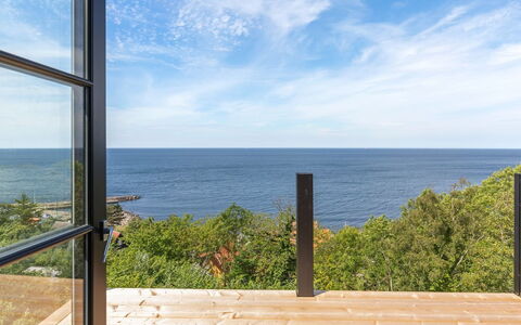 Thormoth - 200M from the Sea: Meubles, Design Intérieur, Chaise, Sol, Table, Recours, Sol, Plafond, Pièce, Eco Hôtel