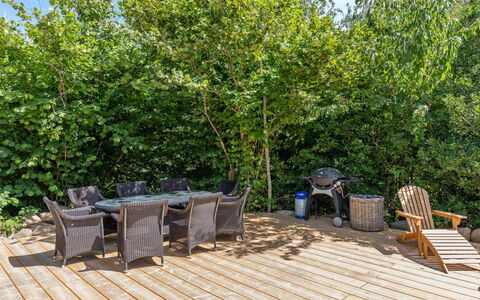 Thormoth - 200M from the Sea: Meubles, Design Intérieur, Chaise, Sol, Table, Recours, Sol, Plafond, Pièce, Eco Hôtel