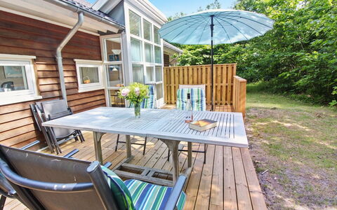 Dilan - 600M from the Sea: Maison, Domicile, Toit, Zone Résidentielle, Chalet, Biens, Ferme, Pelouse, Aménagement Paysager, Siding