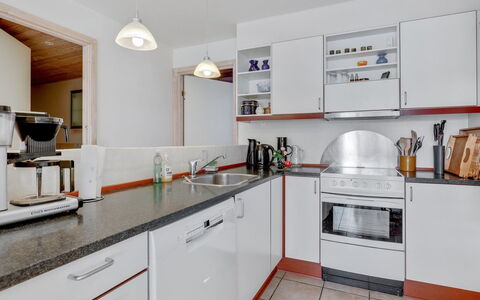 Halldora - 10M from the Sea: Cuisine, Appareil De Cuisine, Comptoir, Cabinetry, Principaux Appliance, Design Intérieur, Meubles, Sol, Électroménager, Pièce