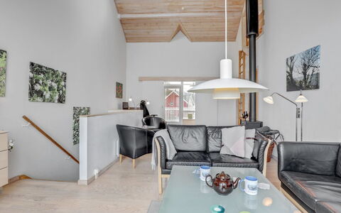 Halldora - 10M from the Sea: Design Intérieur, Mur, Sol, Bois, Plafond, Meubles, Sol, Domicile, Salon, Canapé
