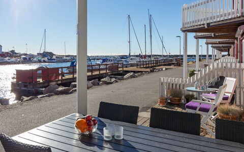 Halldora - 10M from the Sea: Plate-Forme, Ombre, Marina, Mobilier De Jardin, Quai, Bateau, Dur, Passerelle, Boardwalk, Porche