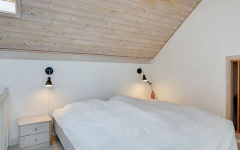 Otis - 10M from the Sea: Chambre, Sol, Bois, Design Intérieur, Lit, Plafond, Sol, Meubles, Literie, Drap De Lit