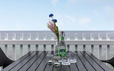 Otis - 10M from the Sea: Meubles, Mobilier De Jardin, Table, Tableau De Plein Air, Chaise, Composite, Plate-Forme, Dur, Balcon, Parquet