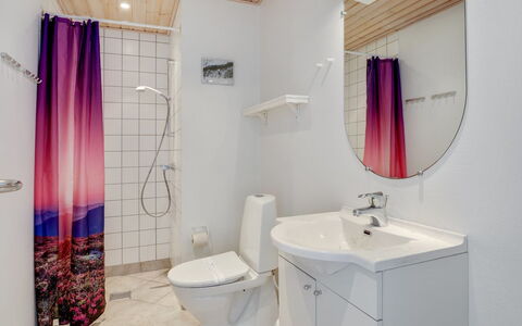 Otis - 10M from the Sea: Sol, Sol, Design Intérieur, Luminaire Plomberie, Plafond, Éclairage, Pièce, Salle De Bains, Plomberie, Évier