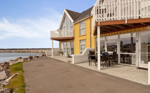 Fridhild - 10M from the Sea: Chalet, Jardin, Siding, Batiments Jardin, Ombre, Cour, Arrière-Cour, Pelouse, Ferme, Aménagement Paysager