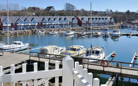 Fridhild - 10M from the Sea: Chalet, Jardin, Siding, Batiments Jardin, Ombre, Cour, Arrière-Cour, Pelouse, Ferme, Aménagement Paysager