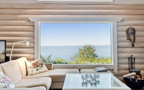 Heli - 200M from the Sea: Meubles, Design Intérieur, Bois, Sol, Sol, Pièce, Salon, Canapé, Plafond, Dur