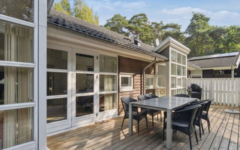 Dorit - 600M from the Sea: Bois, Maison, Chalet, Domicile, Toit, Zone Rurale, Siding, Cabane En Rondins, Batiments Jardin, Dur