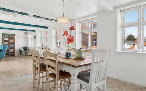 Heleen - 100M from the Sea: Meubles, Design Intérieur, Sol, Sol, Salle À Manger, Table, Bois, Plafond, Chaise, Luminaire