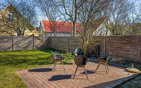 Heleen - 100M from the Sea: Toit, Maison, Domicile, Chalet, Siding, Biens, Allée, Batiments Jardin, Cour, Cabanon