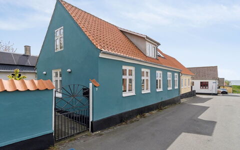 Heleen - 100M from the Sea: Toit, Maison, Domicile, Chalet, Siding, Biens, Allée, Batiments Jardin, Cour, Cabanon