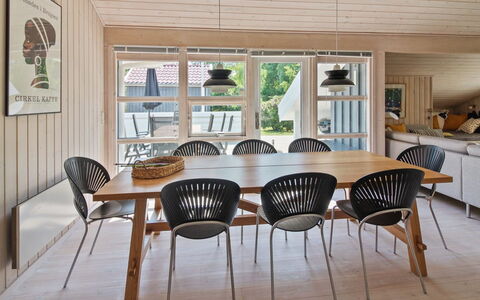 Nikoletta - 250M from the Sea: Meubles, Bois, Design Intérieur, Sol, Plafond, Sol, Table, Table Cuisine Et Salle A Manger, Salle À Manger, Parquet