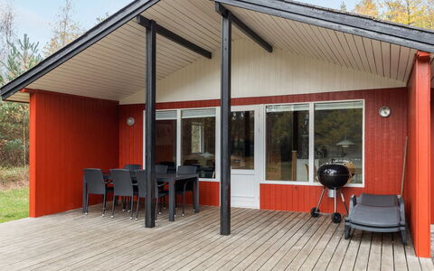 Gerty - 300M from the Sea: Toit, Maison, Domicile, Chalet, Siding, Biens, Allée, Batiments Jardin, Cour, Cabanon