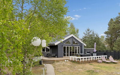 Margarethe - 250M from the Sea