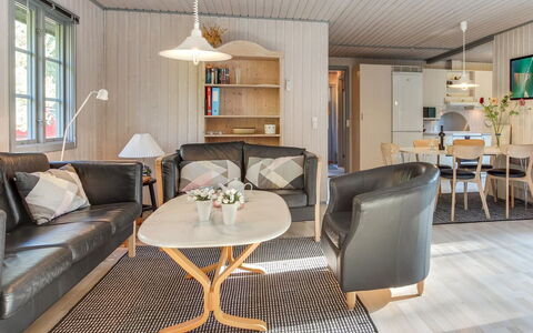 Elona - 950M from the Sea: Bois, Maison, Chalet, Domicile, Toit, Zone Rurale, Siding, Cabane En Rondins, Batiments Jardin, Dur