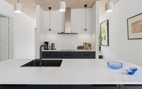 Gonne - 350M from the Sea: Comptoir, Cuisine, Meubles, Design Intérieur, Appareil De Cuisine, Cabinetry, Sol, Luminaire, Bois, Plafond