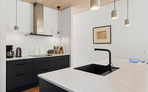 Gonne - 350M from the Sea: Comptoir, Cuisine, Design Intérieur, Meubles, Luminaire, Cabinetry, Bois, Sol, Plafond, Évier