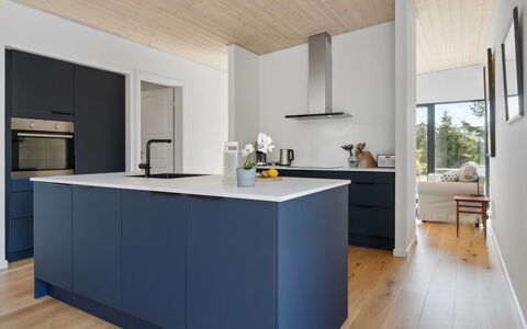 Gonne - 350M from the Sea: Bois, Sol, Comptoir, Sol, Cuisine, Cabinetry, Appareil De Cuisine, Parquet, Dur, Tache De Bois