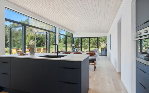 Gonne - 350M from the Sea: Comptoir, Cuisine, Design Intérieur, Sol, Meubles, Bois, Cabinetry, Sol, Plafond, Parquet