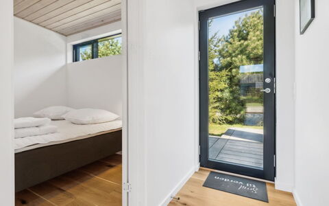 Gonne - 350M from the Sea: Bois, Chambre, Dur, Tache De Bois, Planche, Lit, Accueil Porte, Cadre De Lit, Parquet, Literie