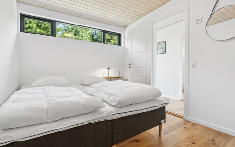 Gonne - 350M from the Sea: Chambre, Lit, Bois, Design Intérieur, Plafond, Literie, Drap De Lit, Sol, Sol, Cadre De Lit