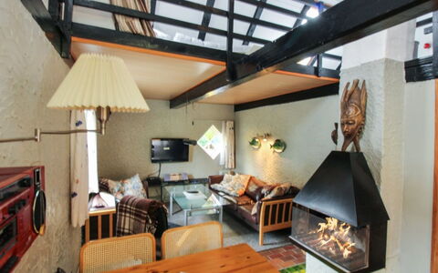 Senija - 250M from the Sea: Meubles, Bois, Design Intérieur, Plafond, Sol, Éclairage, Sol, Canapé, Salon, Pièce