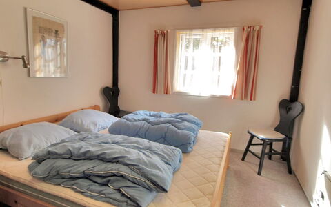 Senija - 250M from the Sea: Meubles, Bois, Sol, Chambre, Design Intérieur, Lit, Textile, Sol, Pièce, Éclairage