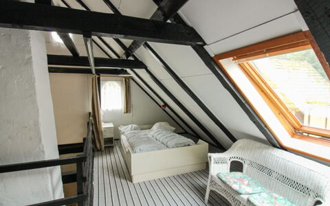 Senija - 250M from the Sea: Bois, Sol, Meubles, Sol, Design Intérieur, Chambre, Lit, Plafond, Dur, Grenier