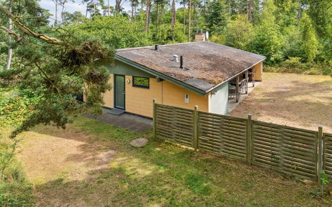 Henri - 800M from the Sea: Toit, Maison, Zone Résidentielle, Domicile, Biens, Chalet, Conception