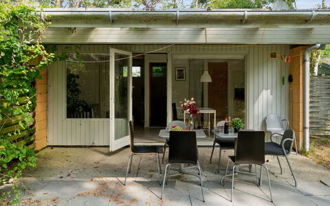Unker - 800M from the Sea: Bois, Maison, Chalet, Domicile, Toit, Zone Rurale, Siding, Cabane En Rondins, Batiments Jardin, Dur
