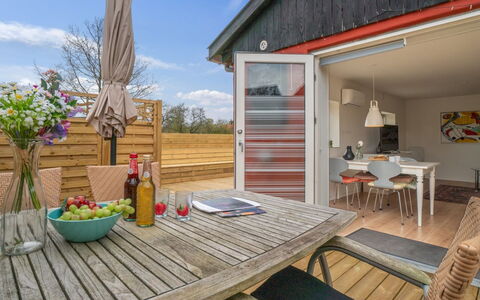 Kiana - 250M from the Sea: Bois, Maison, Chalet, Domicile, Toit, Zone Rurale, Siding, Cabane En Rondins, Batiments Jardin, Dur