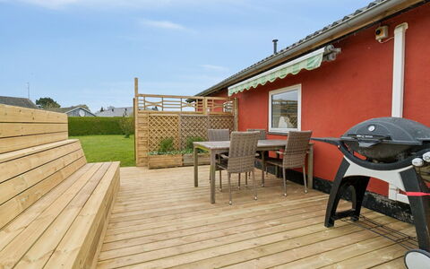 Kiana - 250M from the Sea: Bois, Maison, Chalet, Domicile, Toit, Zone Rurale, Siding, Cabane En Rondins, Batiments Jardin, Dur