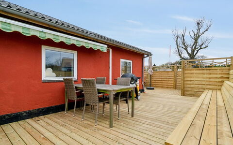 Kiana - 250M from the Sea: Bois, Maison, Chalet, Domicile, Toit, Zone Rurale, Siding, Cabane En Rondins, Batiments Jardin, Dur