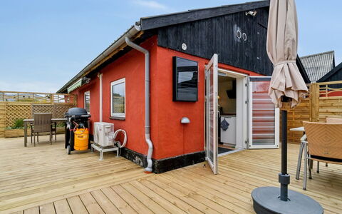 Kiana - 250M from the Sea: Bois, Maison, Chalet, Domicile, Toit, Zone Rurale, Siding, Cabane En Rondins, Batiments Jardin, Dur