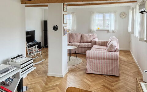 Melusine - 200M from the Sea: Bois, Maison, Chalet, Domicile, Toit, Zone Rurale, Siding, Cabane En Rondins, Batiments Jardin, Dur