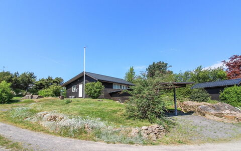 Hagen - 250M from the Sea: Bois, Maison, Chalet, Domicile, Toit, Zone Rurale, Siding, Cabane En Rondins, Batiments Jardin, Dur
