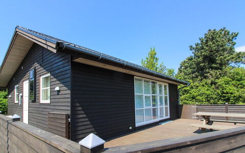Hagen - 250M from the Sea: Bois, Maison, Chalet, Domicile, Toit, Zone Rurale, Siding, Cabane En Rondins, Batiments Jardin, Dur