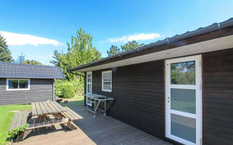 Hagen - 250M from the Sea: Bois, Maison, Chalet, Domicile, Toit, Zone Rurale, Siding, Cabane En Rondins, Batiments Jardin, Dur