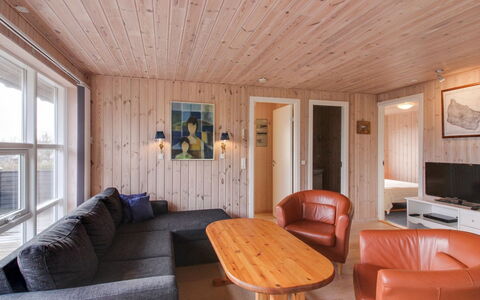 Hagen - 250M from the Sea: Bois, Maison, Chalet, Domicile, Toit, Zone Rurale, Siding, Cabane En Rondins, Batiments Jardin, Dur