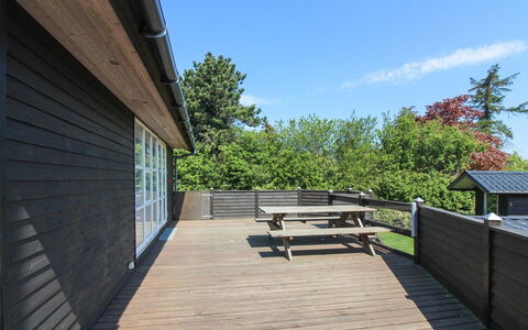 Hagen - 250M from the Sea: Bois, Maison, Chalet, Domicile, Toit, Zone Rurale, Siding, Cabane En Rondins, Batiments Jardin, Dur
