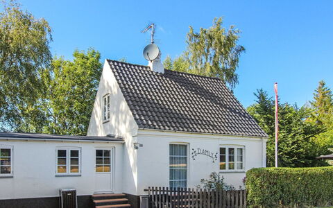Rask - 3Km from the Sea: Bois, Maison, Chalet, Domicile, Toit, Zone Rurale, Siding, Cabane En Rondins, Batiments Jardin, Dur