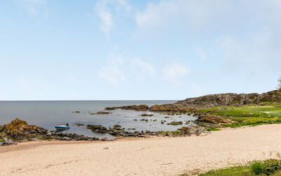 Majvi - 300M from the Sea