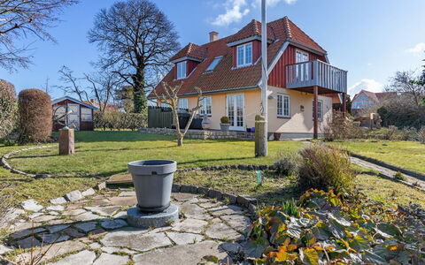 Jolin - 200M from the Sea: Bois, Maison, Chalet, Domicile, Toit, Zone Rurale, Siding, Cabane En Rondins, Batiments Jardin, Dur