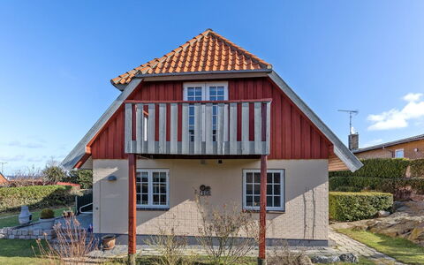 Jolin - 200M from the Sea: Bois, Maison, Chalet, Domicile, Toit, Zone Rurale, Siding, Cabane En Rondins, Batiments Jardin, Dur