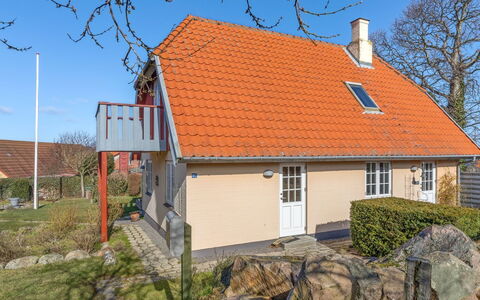 Jolin - 200M from the Sea: Bois, Maison, Chalet, Domicile, Toit, Zone Rurale, Siding, Cabane En Rondins, Batiments Jardin, Dur