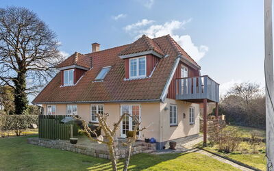 Jolin - 200M from the Sea